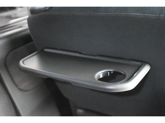 セレナ ニスモ　純９ナビ　後席フリップダウンＭ　プロパイ　スマートミラー　ＡＶＭ　ＥＴＣ　ドラレコ　両側オートＳ　ＮＩＳＭＯセーフティパック　快適パック　エンジンスターター　エマブレ　コーナーセンサー　踏み間違い防止（21枚目）