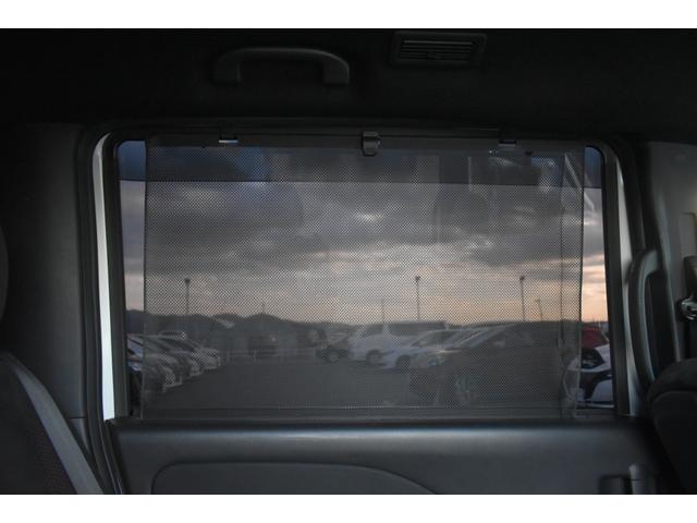 セレナ ニスモ　純９ナビ　後席フリップダウンＭ　プロパイ　スマートミラー　ＡＶＭ　ＥＴＣ　ドラレコ　両側オートＳ　ＮＩＳＭＯセーフティパック　快適パック　エンジンスターター　エマブレ　コーナーセンサー　踏み間違い防止（25枚目）