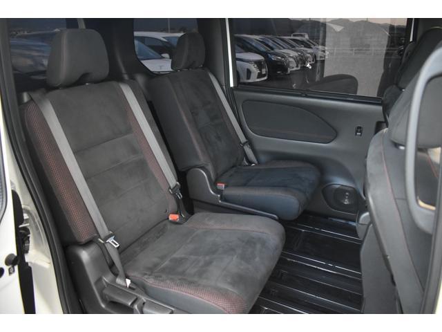 セレナ ニスモ　純９ナビ　後席フリップダウンＭ　プロパイ　スマートミラー　ＡＶＭ　ＥＴＣ　ドラレコ　両側オートＳ　ＮＩＳＭＯセーフティパック　快適パック　エンジンスターター　エマブレ　コーナーセンサー　踏み間違い防止（28枚目）