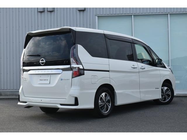 セレナ ｅ－パワー　ハイウェイスターＶ　１オナ　純１０ナビ　ＥＴＣ２．０　前後ドラレコ　プロパイ　アラモニ　インテリミラー　両オートＳ　ＬＥＤヘッド　寒冷地　シート／ハンドルヒーター　デュアルＡＣ　パックＡ　　コーナーセンサー　踏み間違い（5枚目）