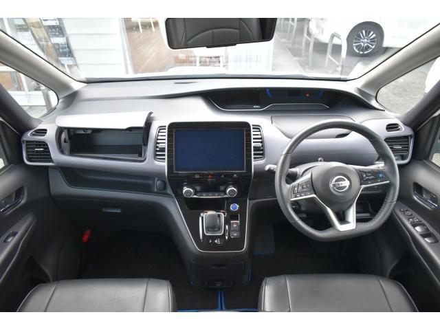 セレナ ｅ－パワー　ハイウェイスターＶ　１オナ　純１０ナビ　ＥＴＣ２．０　前後ドラレコ　プロパイ　アラモニ　インテリミラー　両オートＳ　ＬＥＤヘッド　寒冷地　シート／ハンドルヒーター　デュアルＡＣ　パックＡ　　コーナーセンサー　踏み間違い（6枚目）