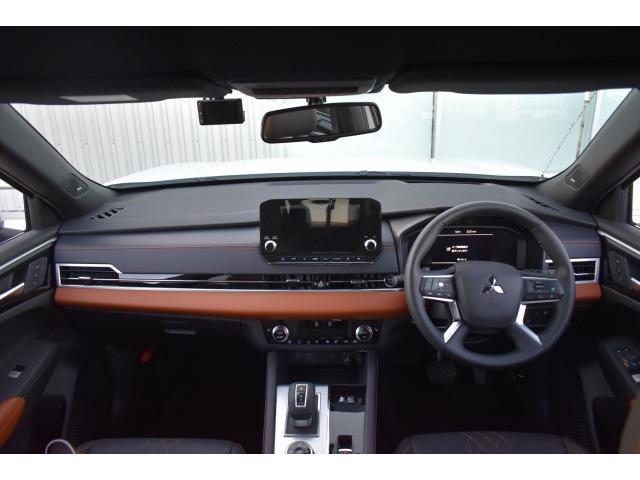 アウトランダーPHEV P 1オナ 純9ナビ TV BOSE ETC2.0 前後ドラレコ マイパイ アラモニ ワイヤレス充電 パワーシート 本革シート シート/ハンドルヒーター オートバックドア LEDヘッド コーナーセンサー(6枚目)