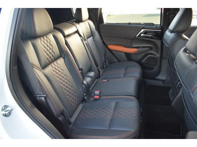 アウトランダーPHEV P 1オナ 純9ナビ TV BOSE ETC2.0 前後ドラレコ マイパイ アラモニ ワイヤレス充電 パワーシート 本革シート シート/ハンドルヒーター オートバックドア LEDヘッド コーナーセンサー(33枚目)