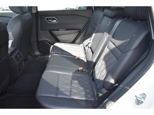 エクストレイル G e-4ORCE 純12.3ナビ ナッパレザー アダクティブLEDヘッド ルーフレール 前・内ドラレコ プロパイ ETC2.0 アラモニ インテリミラー シート/ハンドルヒーター パワーシート オートバックドア SOS(28枚目)