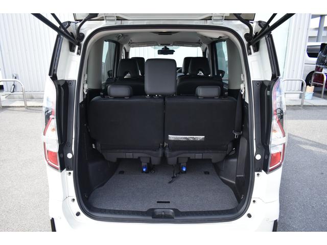 セレナ e-パワー ハイウェイスターV 防水シート 1オナ 純10ナビ TV ETC ドラレコ プロパイ アラモニ インテリミラー 両オートS LEDヘッド パックA 寒冷地 シート/ハンドルヒーター 純16AW エマブレ 踏み間違い防止(29枚目)