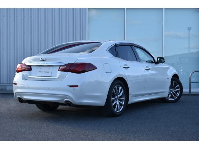 フーガハイブリッド ベースグレード　純正ナビ　ＴＶ　ＢＯＳＥ　セミアニリン本革シート　シートエアコン　パワーシート　前後ドラレコ　ＥＴＣ　アラウンドモニター　クルーズコントロール　ＬＥＤヘッド　エマブレ　コーナーセンサー　踏み間違い防止（5枚目）