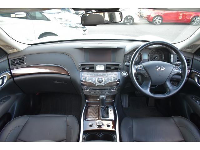 フーガハイブリッド ベースグレード　純正ナビ　ＴＶ　ＢＯＳＥ　セミアニリン本革シート　シートエアコン　パワーシート　前後ドラレコ　ＥＴＣ　アラウンドモニター　クルーズコントロール　ＬＥＤヘッド　エマブレ　コーナーセンサー　踏み間違い防止（6枚目）