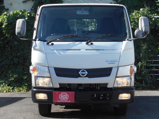 ＮＴ４５０アトラス フルスーパーロー平ボディ　２０００ｋｇ積み４ナンバー　リアＷタイヤ　ＥＴＣ　キーレス　スペアキー　左電格ミラー　フォグランプ　ヘッドライトレベライザー　衝突被害軽減ブレーキ　車線逸脱警報装置　横滑り防止装置　アイドリングストップ　ＥＣＯモードスイッチ（2枚目）
