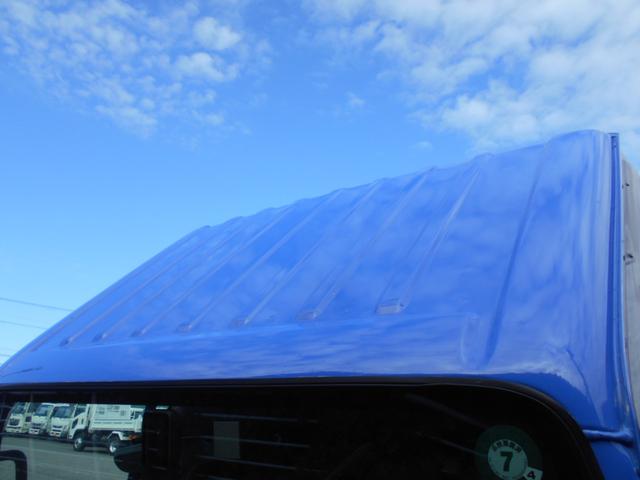 エルフトラック フルフラットロー平ボディ　４ＷＤ　２０００ｋｇ積み４ナンバー　リアＷタイヤ　ＥＴＣ　ドラレコ　アルコア製アルミホイル　リモコンキー　左電格ミラー　坂道発進補助装置　衝突防止補助システム　アイドリングストップ　フォグランプ（13枚目）