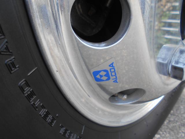 エルフトラック フルフラットロー平ボディ　４ＷＤ　２０００ｋｇ積み４ナンバー　リアＷタイヤ　ＥＴＣ　ドラレコ　アルコア製アルミホイル　リモコンキー　左電格ミラー　坂道発進補助装置　衝突防止補助システム　アイドリングストップ　フォグランプ（22枚目）