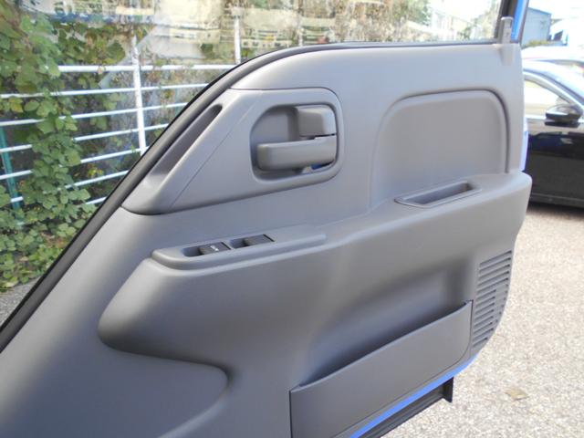 エルフトラック フルフラットロー平ボディ　４ＷＤ　２０００ｋｇ積み４ナンバー　リアＷタイヤ　ＥＴＣ　ドラレコ　アルコア製アルミホイル　リモコンキー　左電格ミラー　坂道発進補助装置　衝突防止補助システム　アイドリングストップ　フォグランプ（36枚目）