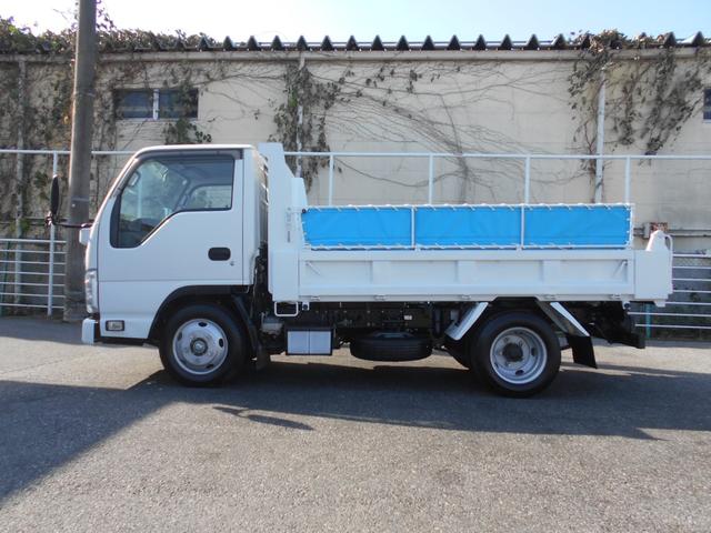 エルフトラック フルフラットロー強化ダンプ 2000kg積み4ナンバー SGグレード コボレーン 中間ピン2本 ETC キーレス スペアキー 左電格ミラー フォグランプ 坂道発進補助装置 ASR ECONOスイッチ ヘッドライトレベライザー 荷台塗装仕上げ済(5枚目)