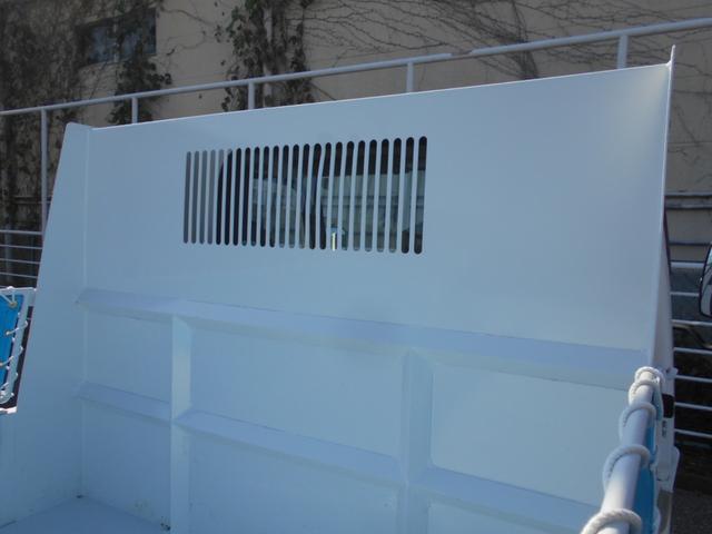 エルフトラック フルフラットロー強化ダンプ 2000kg積み4ナンバー SGグレード コボレーン 中間ピン2本 ETC キーレス スペアキー 左電格ミラー フォグランプ 坂道発進補助装置 ASR ECONOスイッチ ヘッドライトレベライザー 荷台塗装仕上げ済(16枚目)