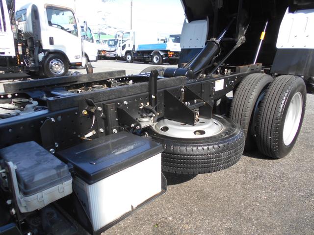 エルフトラック フルフラットロー強化ダンプ 2000kg積み4ナンバー SGグレード コボレーン 中間ピン2本 ETC キーレス スペアキー 左電格ミラー フォグランプ 坂道発進補助装置 ASR ECONOスイッチ ヘッドライトレベライザー 荷台塗装仕上げ済(19枚目)