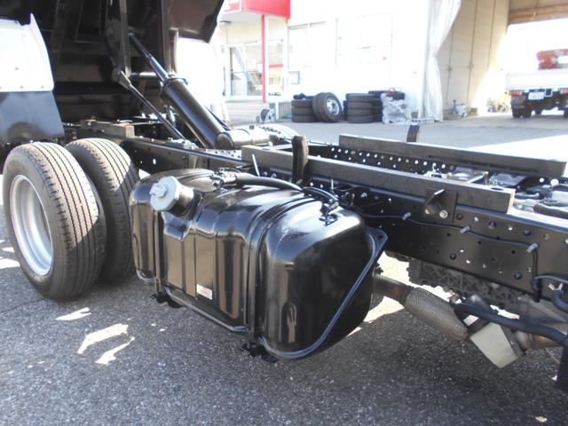 エルフトラック フルフラットロー強化ダンプ 2000kg積み4ナンバー SGグレード コボレーン 中間ピン2本 ETC キーレス スペアキー 左電格ミラー フォグランプ 坂道発進補助装置 ASR ECONOスイッチ ヘッドライトレベライザー 荷台塗装仕上げ済(20枚目)