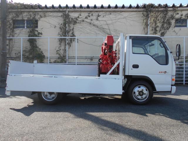 エルフトラック 4段クレーン付き平ボディ 2000kg積み4ナンバー 2.2t吊り 荷台床&鳥居鉄板張り 坂道発進補助装置 アイドリングストップ クラッチフリー クラッチ有5速MT ワンオーナー車 純正ラバーマット&ドアバイザー(8枚目)