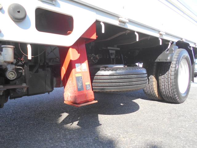 エルフトラック 4段クレーン付き平ボディ 2000kg積み4ナンバー 2.2t吊り 荷台床&鳥居鉄板張り 坂道発進補助装置 アイドリングストップ クラッチフリー クラッチ有5速MT ワンオーナー車 純正ラバーマット&ドアバイザー(22枚目)