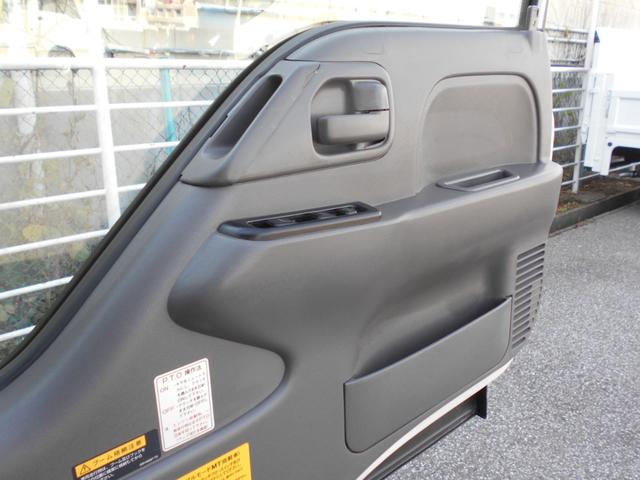 エルフトラック 4段クレーン付き平ボディ 2000kg積み4ナンバー 2.2t吊り 荷台床&鳥居鉄板張り 坂道発進補助装置 アイドリングストップ クラッチフリー クラッチ有5速MT ワンオーナー車 純正ラバーマット&ドアバイザー(38枚目)