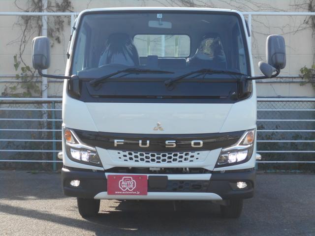 キャンター 全低床平ボディ 2000kg積み4ナンバー リアWタイヤ スマートキー2個 LEDヘッドライト LEDフォグランプ 左電格ミラー ヘッドライトレベライザー 衝突被害軽減ブレーキ 車線逸脱警報装置 横滑り防止装置 アクティブサイドガードアシスト(2枚目)