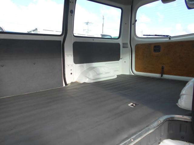 ボンゴバン ＤＸ　４ＷＤ　ハイルーフ　１０００ｋｇ積み　オートマ車　４ＷＤ切替レバー　２人乗り　バックカメラ　ドラレコ　左電動ミラー　リモコンキー　マット＆バイザー　ＳＴタイヤ（11枚目）