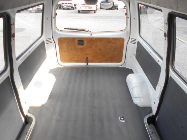 ボンゴバン ＤＸ　４ＷＤ　ハイルーフ　１０００ｋｇ積み　オートマ車　４ＷＤ切替レバー　２人乗り　バックカメラ　ドラレコ　左電動ミラー　リモコンキー　マット＆バイザー　ＳＴタイヤ（12枚目）