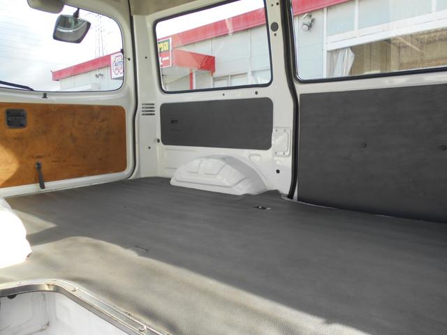 ボンゴバン ＤＸ　４ＷＤ　ハイルーフ　１０００ｋｇ積み　オートマ車　４ＷＤ切替レバー　２人乗り　バックカメラ　ドラレコ　左電動ミラー　リモコンキー　マット＆バイザー　ＳＴタイヤ（13枚目）