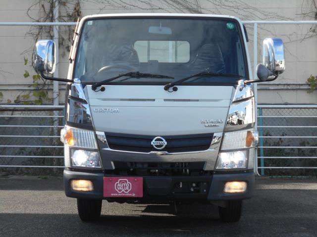 ＮＴ４５０アトラス フルスーパーロー平ボディ　カスタム　２０００ｋｇ積み４ナンバー　リアＷタイヤ　社外ナビＴＶ　ＥＴＣ　キーレス　スペアキー　両側電動格納ミラー　衝突被害軽減ブレーキ　車線逸脱警報装置　横滑り防止装置　荷台床鉄板張り　坂道発進補助装置（2枚目）