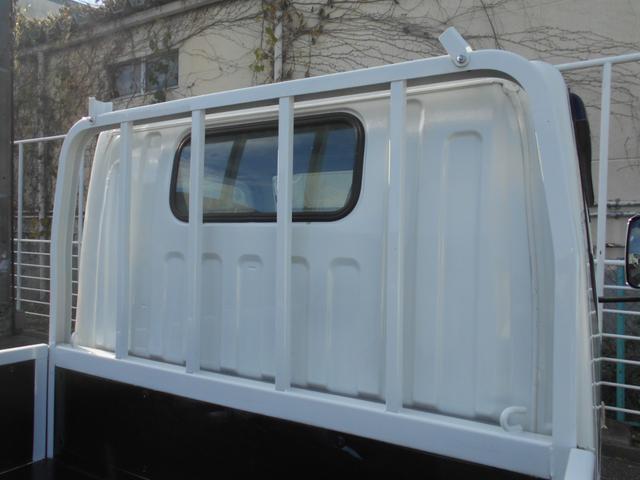 ＮＴ４５０アトラス フルスーパーロー平ボディ　カスタム　２０００ｋｇ積み４ナンバー　リアＷタイヤ　社外ナビＴＶ　ＥＴＣ　キーレス　スペアキー　両側電動格納ミラー　衝突被害軽減ブレーキ　車線逸脱警報装置　横滑り防止装置　荷台床鉄板張り　坂道発進補助装置（11枚目）