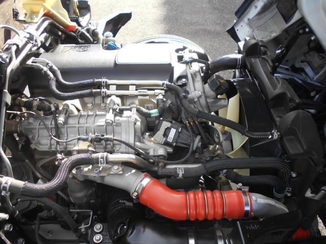 ＮＴ４５０アトラス フルスーパーロー平ボディ　カスタム　２０００ｋｇ積み４ナンバー　リアＷタイヤ　社外ナビＴＶ　ＥＴＣ　キーレス　スペアキー　両側電動格納ミラー　衝突被害軽減ブレーキ　車線逸脱警報装置　横滑り防止装置　荷台床鉄板張り　坂道発進補助装置（13枚目）