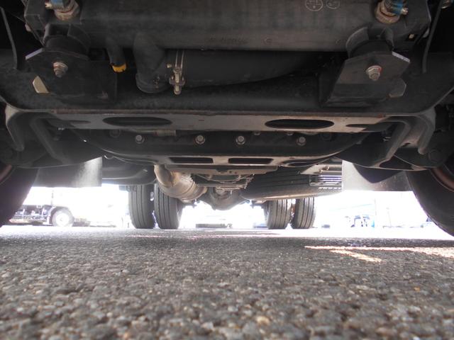 ＮＴ４５０アトラス フルスーパーロー平ボディ　カスタム　２０００ｋｇ積み４ナンバー　リアＷタイヤ　社外ナビＴＶ　ＥＴＣ　キーレス　スペアキー　両側電動格納ミラー　衝突被害軽減ブレーキ　車線逸脱警報装置　横滑り防止装置　荷台床鉄板張り　坂道発進補助装置（16枚目）