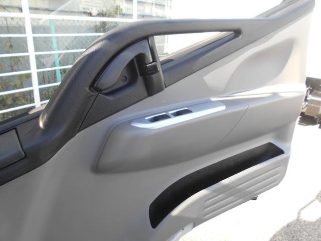 ＮＴ４５０アトラス フルスーパーロー平ボディ　カスタム　２０００ｋｇ積み４ナンバー　リアＷタイヤ　社外ナビＴＶ　ＥＴＣ　キーレス　スペアキー　両側電動格納ミラー　衝突被害軽減ブレーキ　車線逸脱警報装置　横滑り防止装置　荷台床鉄板張り　坂道発進補助装置（35枚目）