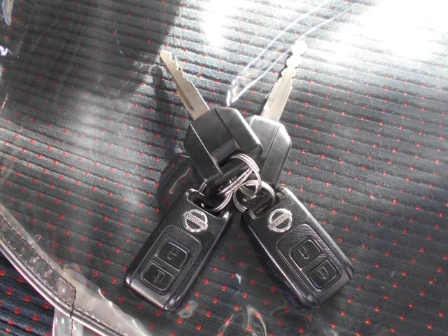 ＮＴ４５０アトラス フルスーパーロー平ボディ　カスタム　２０００ｋｇ積み４ナンバー　リアＷタイヤ　社外ナビＴＶ　ＥＴＣ　キーレス　スペアキー　両側電動格納ミラー　衝突被害軽減ブレーキ　車線逸脱警報装置　横滑り防止装置　荷台床鉄板張り　坂道発進補助装置（36枚目）