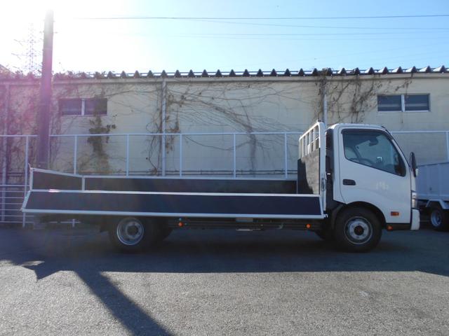 ダイナトラック 4450kg積み平ボディ ワイド超ロング LEDヘッドライト LEDフォグランプ ETC バックカメラ スマートキー2個 スペアキー 坂道発進補助装置 衝突被害軽減ブレーキ 車線逸脱警報装置 横滑り防止装置 電動パーキングブレーキ(6枚目)