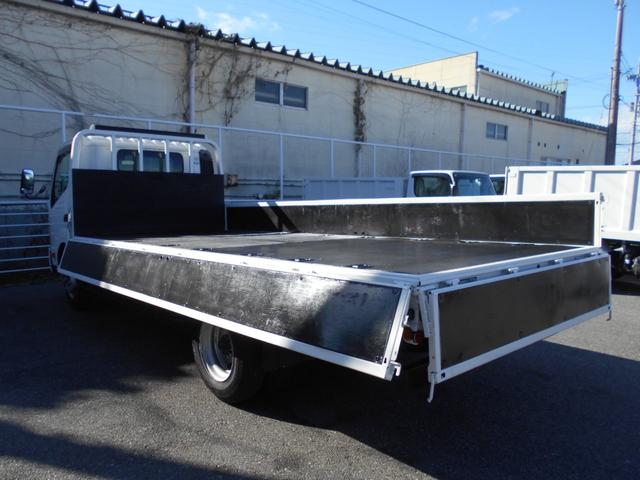 ダイナトラック 4450kg積み平ボディ ワイド超ロング LEDヘッドライト LEDフォグランプ ETC バックカメラ スマートキー2個 スペアキー 坂道発進補助装置 衝突被害軽減ブレーキ 車線逸脱警報装置 横滑り防止装置 電動パーキングブレーキ(10枚目)