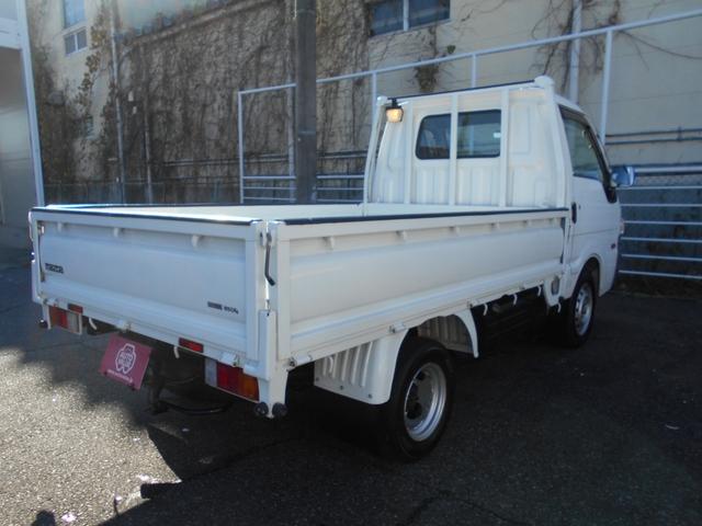 ボンゴトラック ＤＸ　リアＷタイヤ　５速ＭＴ　８５０ｋｇ積み　三方開　左電動ミラー　作業灯　ＥＴＣ　集中ドアロック　ゲートプロテクター　マット＆バイザー（7枚目）