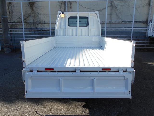 ボンゴトラック ＤＸ　リアＷタイヤ　５速ＭＴ　８５０ｋｇ積み　三方開　左電動ミラー　作業灯　ＥＴＣ　集中ドアロック　ゲートプロテクター　マット＆バイザー（9枚目）