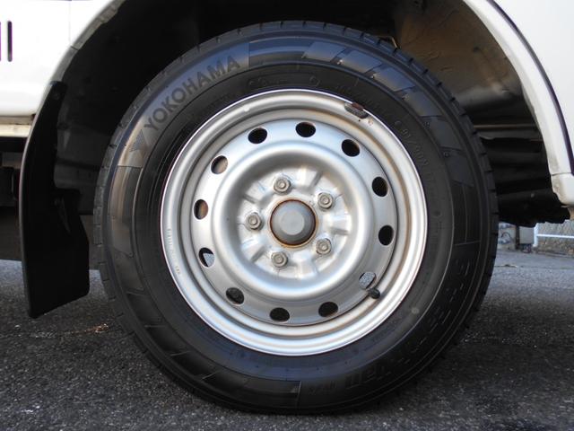 ボンゴトラック ＤＸ　リアＷタイヤ　５速ＭＴ　８５０ｋｇ積み　三方開　左電動ミラー　作業灯　ＥＴＣ　集中ドアロック　ゲートプロテクター　マット＆バイザー（17枚目）