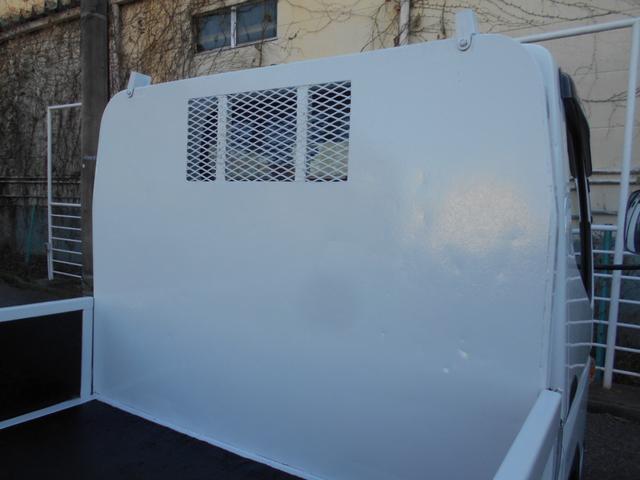 キャンター 全低床平ボデイ　２０００ｋｇ積み４ナンバー　リアＷタイヤ　社外ナビ　バックカメラ　ＥＴＣ　キーレス　左電格ミラー　フォグランプ　ドラレコ　衝突被害軽減ブレーキ　車線逸脱警報装置　横滑り防止装置　坂道発進補助装置　ＥＣＯモードスイッチ（11枚目）