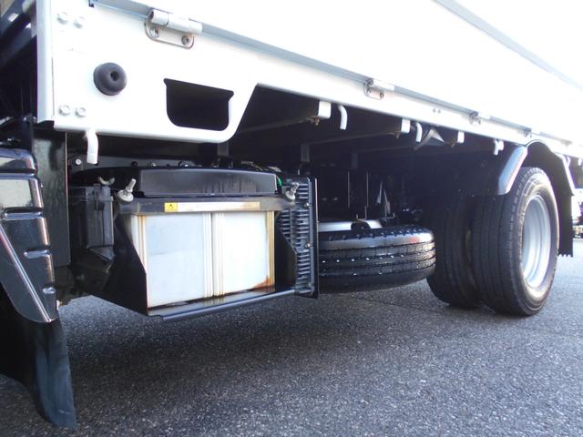 キャンター 全低床平ボデイ　２０００ｋｇ積み４ナンバー　リアＷタイヤ　社外ナビ　バックカメラ　ＥＴＣ　キーレス　左電格ミラー　フォグランプ　ドラレコ　衝突被害軽減ブレーキ　車線逸脱警報装置　横滑り防止装置　坂道発進補助装置　ＥＣＯモードスイッチ（14枚目）