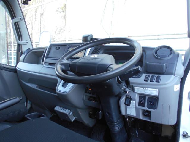キャンター 全低床平ボデイ　２０００ｋｇ積み４ナンバー　リアＷタイヤ　社外ナビ　バックカメラ　ＥＴＣ　キーレス　左電格ミラー　フォグランプ　ドラレコ　衝突被害軽減ブレーキ　車線逸脱警報装置　横滑り防止装置　坂道発進補助装置　ＥＣＯモードスイッチ（20枚目）