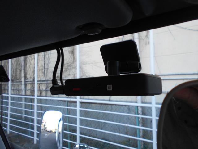 キャンター 全低床平ボデイ　２０００ｋｇ積み４ナンバー　リアＷタイヤ　社外ナビ　バックカメラ　ＥＴＣ　キーレス　左電格ミラー　フォグランプ　ドラレコ　衝突被害軽減ブレーキ　車線逸脱警報装置　横滑り防止装置　坂道発進補助装置　ＥＣＯモードスイッチ（27枚目）