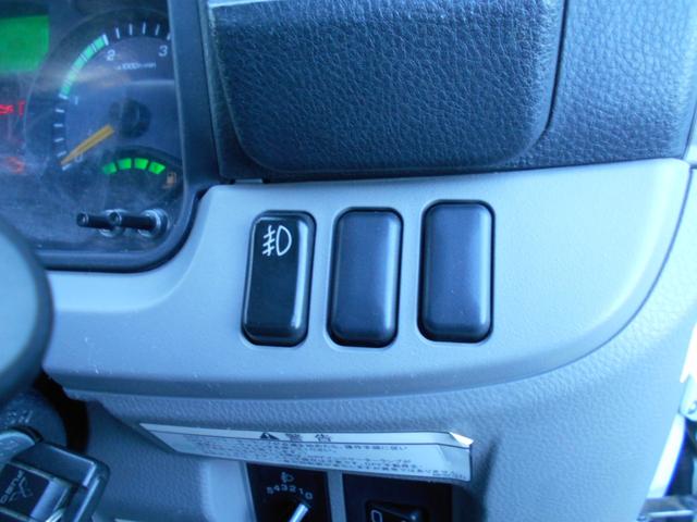 キャンター 全低床平ボデイ　２０００ｋｇ積み４ナンバー　リアＷタイヤ　社外ナビ　バックカメラ　ＥＴＣ　キーレス　左電格ミラー　フォグランプ　ドラレコ　衝突被害軽減ブレーキ　車線逸脱警報装置　横滑り防止装置　坂道発進補助装置　ＥＣＯモードスイッチ（31枚目）