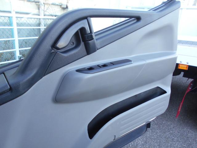 キャンター 全低床平ボデイ　２０００ｋｇ積み４ナンバー　リアＷタイヤ　社外ナビ　バックカメラ　ＥＴＣ　キーレス　左電格ミラー　フォグランプ　ドラレコ　衝突被害軽減ブレーキ　車線逸脱警報装置　横滑り防止装置　坂道発進補助装置　ＥＣＯモードスイッチ（33枚目）