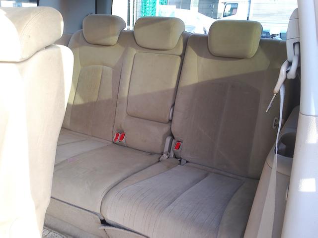 ３列目も足元広々♪