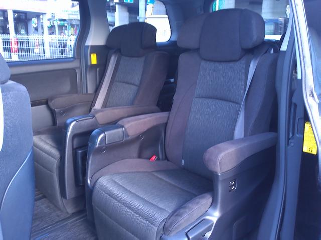 アルファード ２４０Ｓ　Ｃパッケージ　車検２年付　ツインサンルーフ　メーカーＯＰナビ　後席モニター　フルセグ　ＤＶＤ再生　Ｂｌｕｅｔｏｏｔｈ　両側パワースライドドア　パワーバックドア　ＥＴＣ　パワーシート　エグゼクティブキャプテンシート（9枚目）