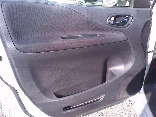 セレナ ハイウェイスター　Ｖセレ＋セーフティ　ＳＨＶ　Ａセフ　車検２年付　ローダウン　純正８インチナビ　後席モニター　フルセグ　ＤＶＤ再生　Ｂｌｕｅｔｏｏｔｈ　アラウンドビューモニター　エマージェンシーブレーキ　両側パワースライドドア　前後ドラレコ　ＥＴＣ（26枚目）