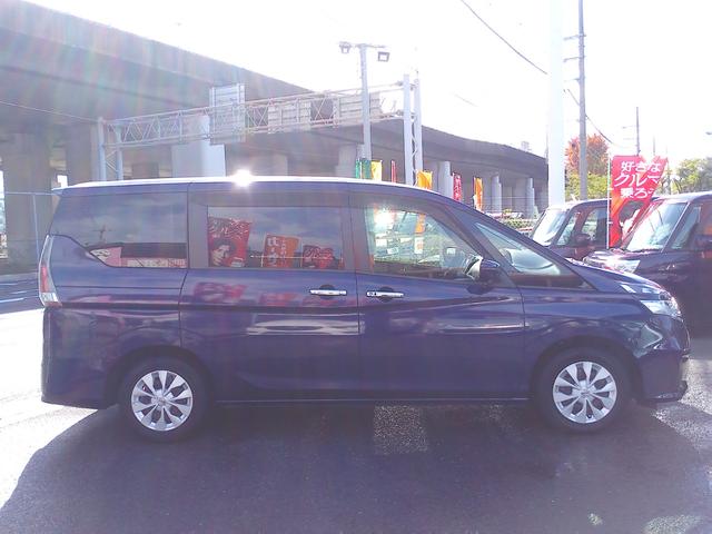 セレナ Ｓ　車検整備付　純正ナビ　アラウンドビューモニター　地デジ　ＤＶＤ再生　Ｂｌｕｅｔｏｏｔｈ　ＥＴＣ　　踏み間違い防止　パワースライドドア　クリアランスソナー　クルーズコントロール　エマージェンシーブレーキ（21枚目）