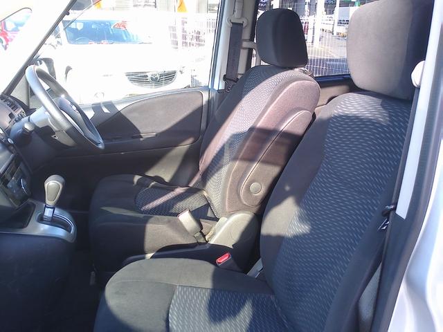 セレナ ２０Ｓ　チェアキャブ　リフタータイプ　車検２年付　車いすリフト　車いす１名＋５名乗車純正メモリーナビ　フルセグ　バックモニター　クルーズコントロール　両側スライドドア　キーレスリモコン（9枚目）