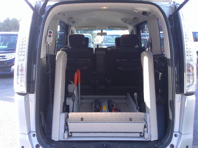 セレナ ２０Ｓ　チェアキャブ　リフタータイプ　車検２年付　車いすリフト　車いす１名＋５名乗車純正メモリーナビ　フルセグ　バックモニター　クルーズコントロール　両側スライドドア　キーレスリモコン（11枚目）