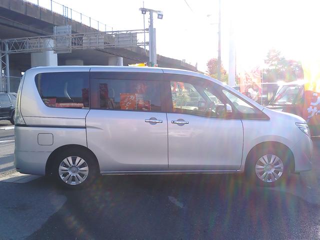 セレナ ２０Ｓ　チェアキャブ　リフタータイプ　車検２年付　車いすリフト　車いす１名＋５名乗車純正メモリーナビ　フルセグ　バックモニター　クルーズコントロール　両側スライドドア　キーレスリモコン（17枚目）